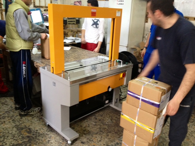 Reggia Leg.JPG Reggiatrice automatica - Azienda distribuzione abbigliamento - Pompei (NA)